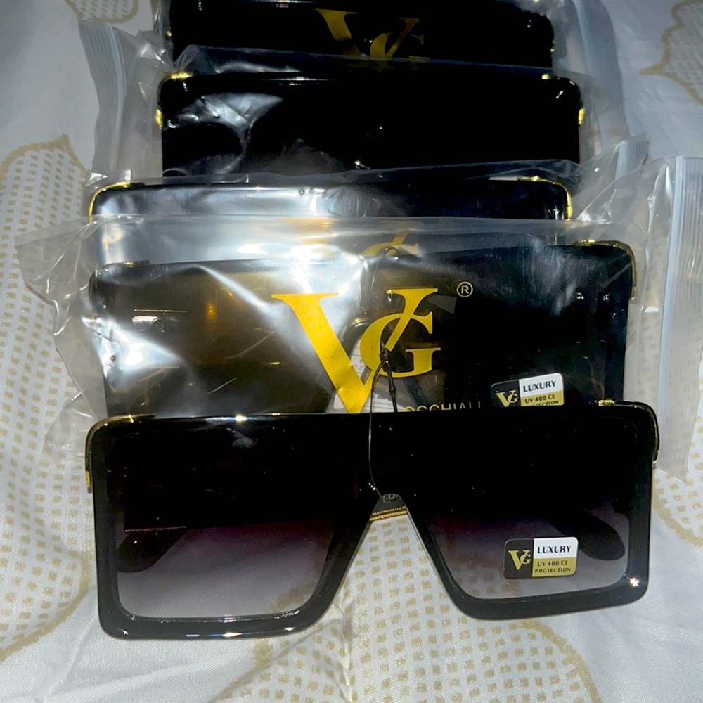 Trendy Black Oversized Sunglasses